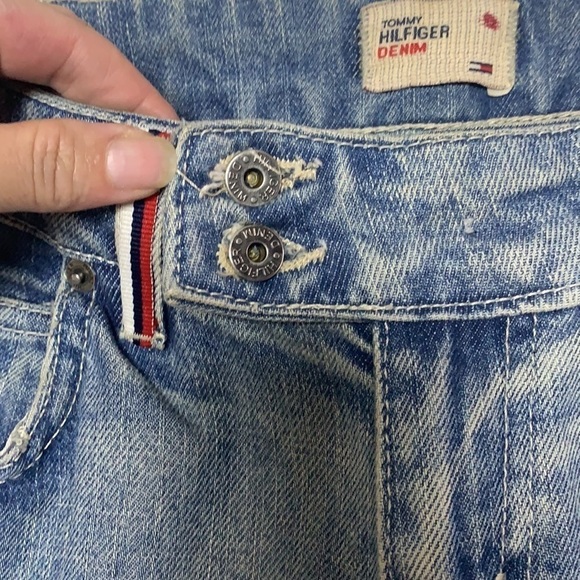 TOMMY Hilfiger Light Blue Wash Distressed Straight Leg Jeans Size 28 - Picture 3 of 16